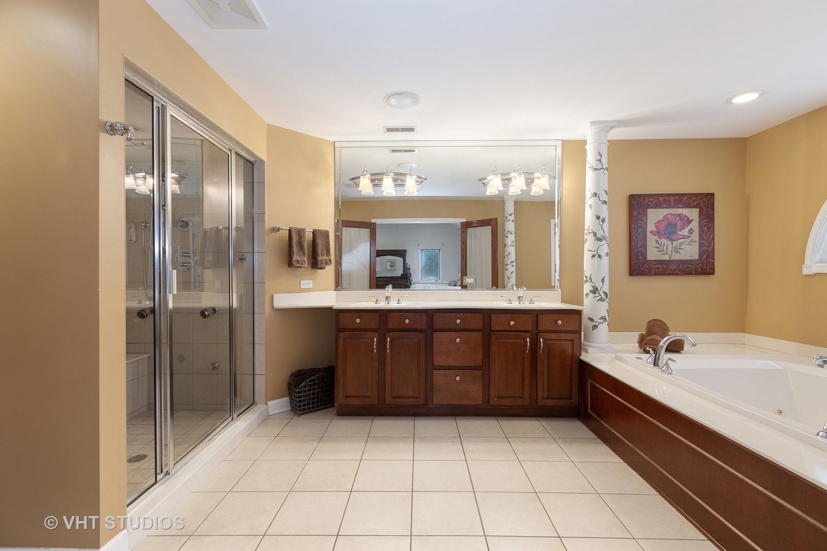 2126 Pine Road Homewood, IL 60430 - Photo 14 of 22 a bathroom with a tub sink and mirror