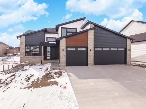 $595,000 | 5303 Finlen Lane, Bloomington, IL 61705