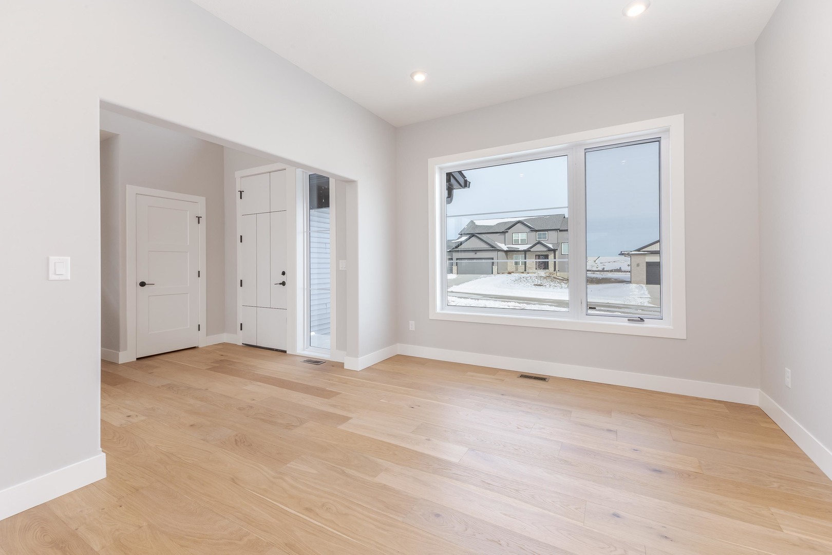 5303 Finlen Lane Bloomington, IL 61705 - Photo 24 of 58 a view of an empty room with a window