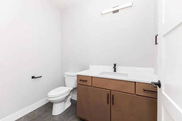 a view of empty room with a ceiling fan