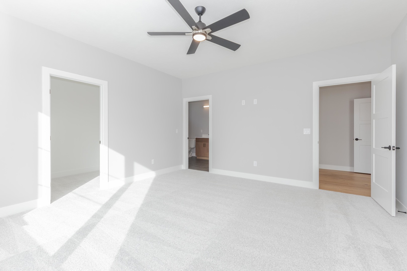 5303 Finlen Lane Bloomington, IL 61705 - Photo 31 of 58 a view of empty room with a ceiling fan