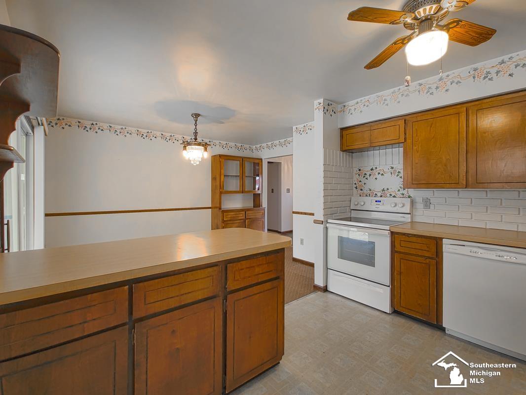 10377 Grafton Road Carleton, MI 48117 - Photo 16 of 25