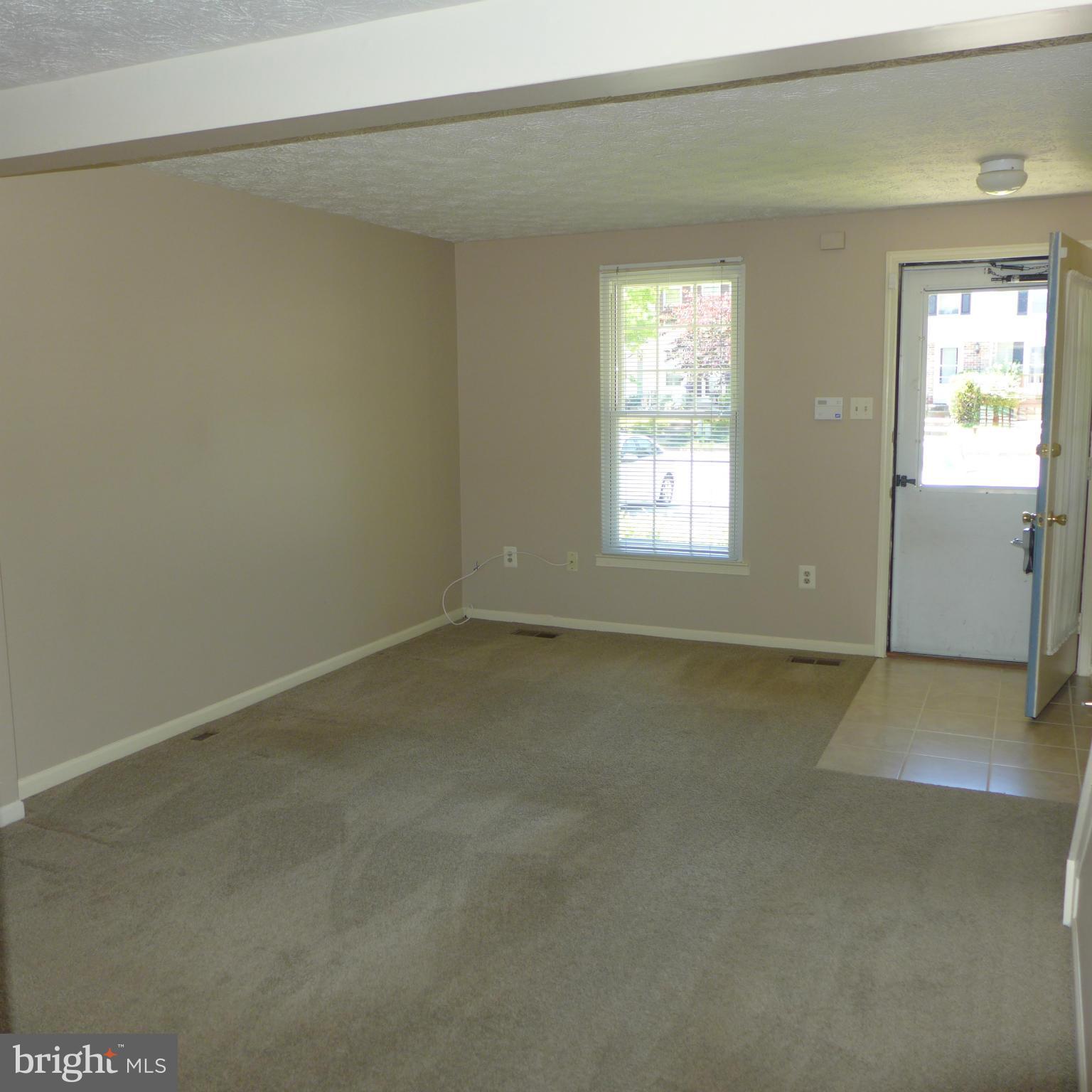14 Trailwood Road Baltimore, MD 21236 - Photo 4 of 24 Bright Living Room