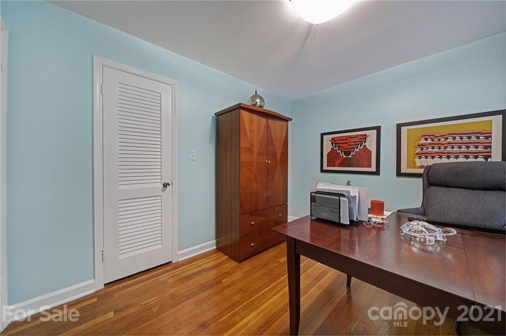 5046 Milford Road Charlotte, NC 28210 - Photo 18 of 32 a workspace with furniture and window