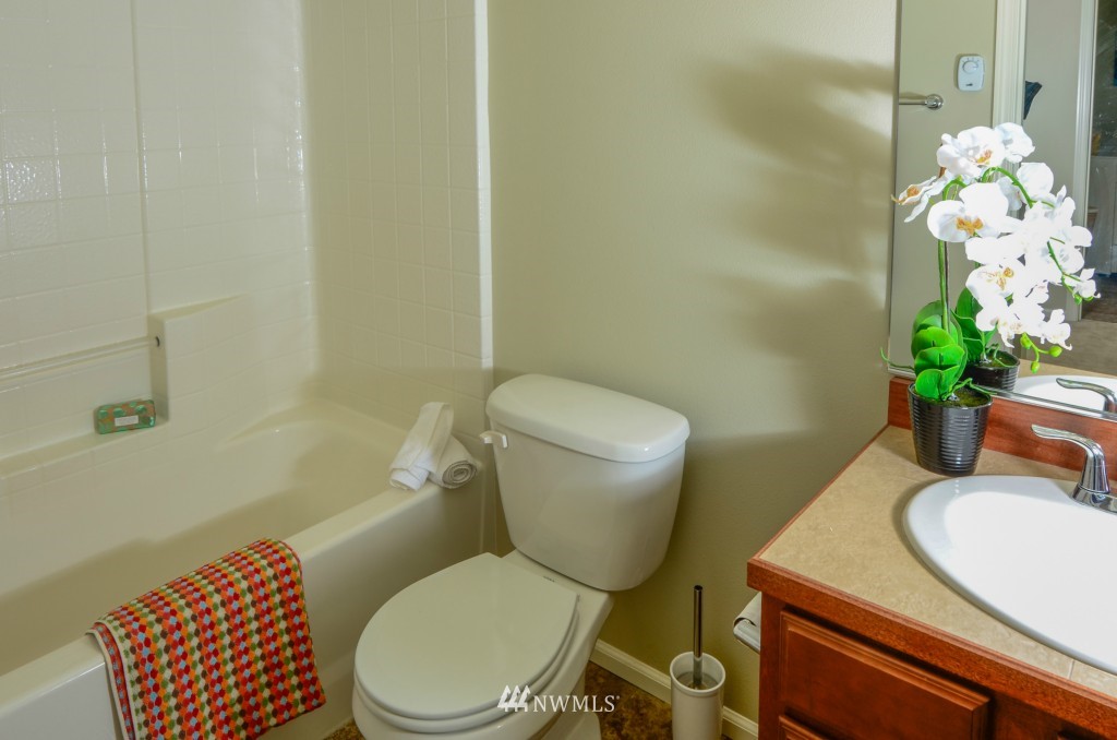 10621 Ross Road, Unit A Bothell, WA 98011 - Photo 12 of 24 Gallery Image 12
