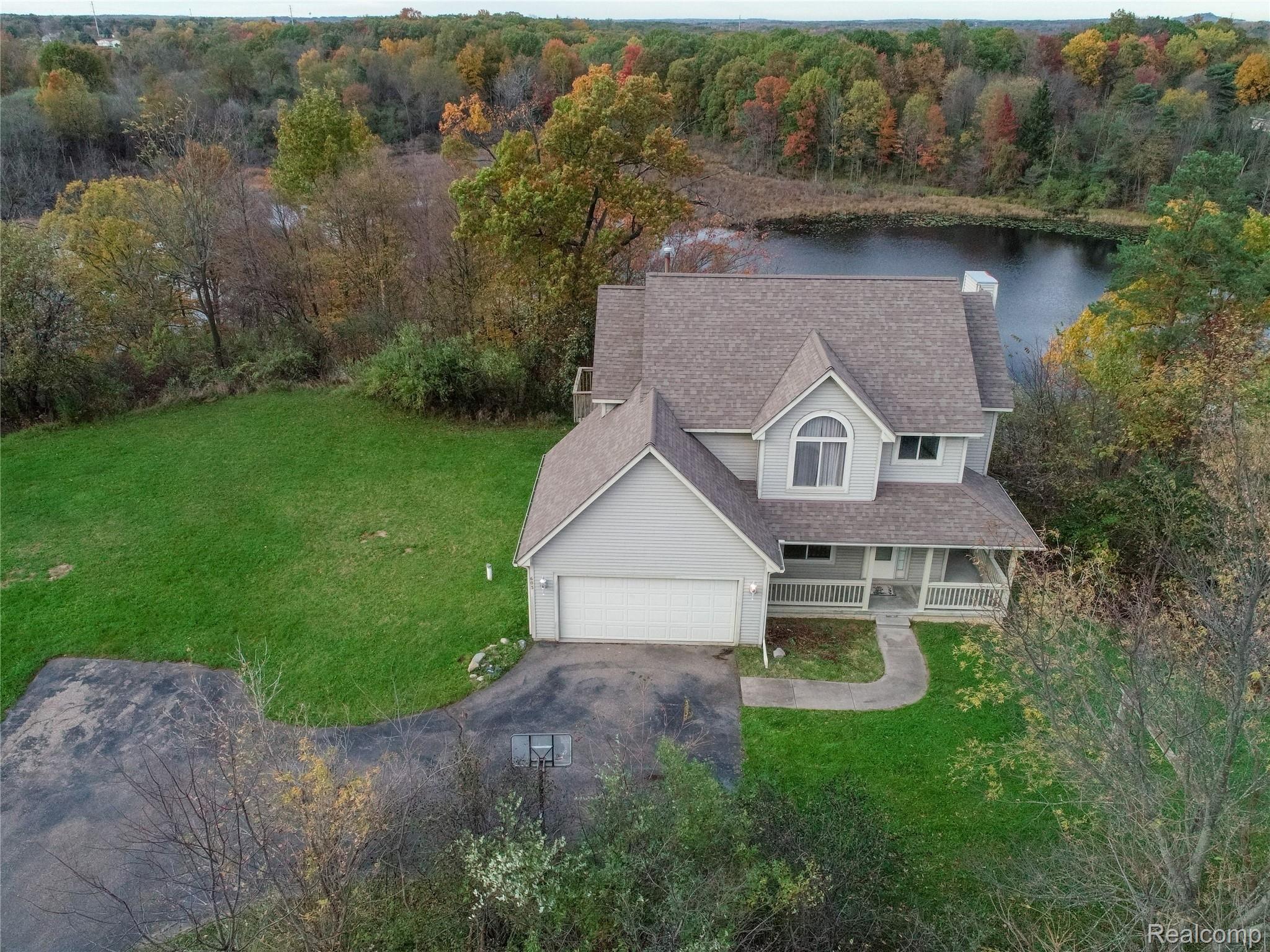 603 East Davisburg Road Holly, MI 48442 - Photo 2 of 29 Close to I-75, Great Newer Home In Northern Oakland County!