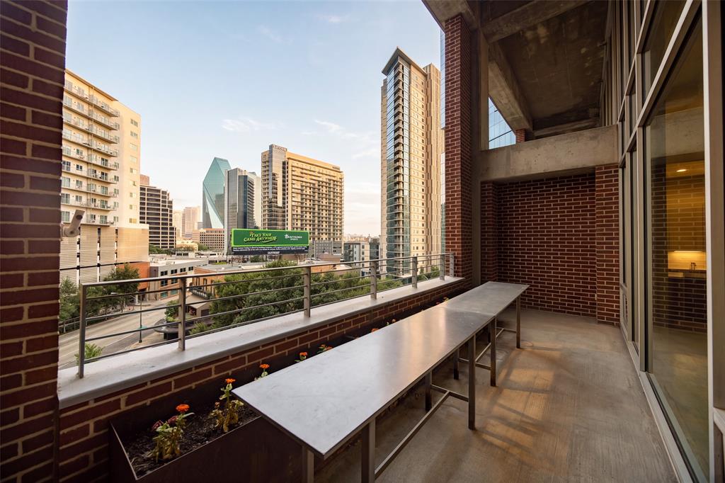 2011 Cedar Springs Road, Unit 305 Dallas, TX 75201 - Photo 8 of 27 Gallery Image 8