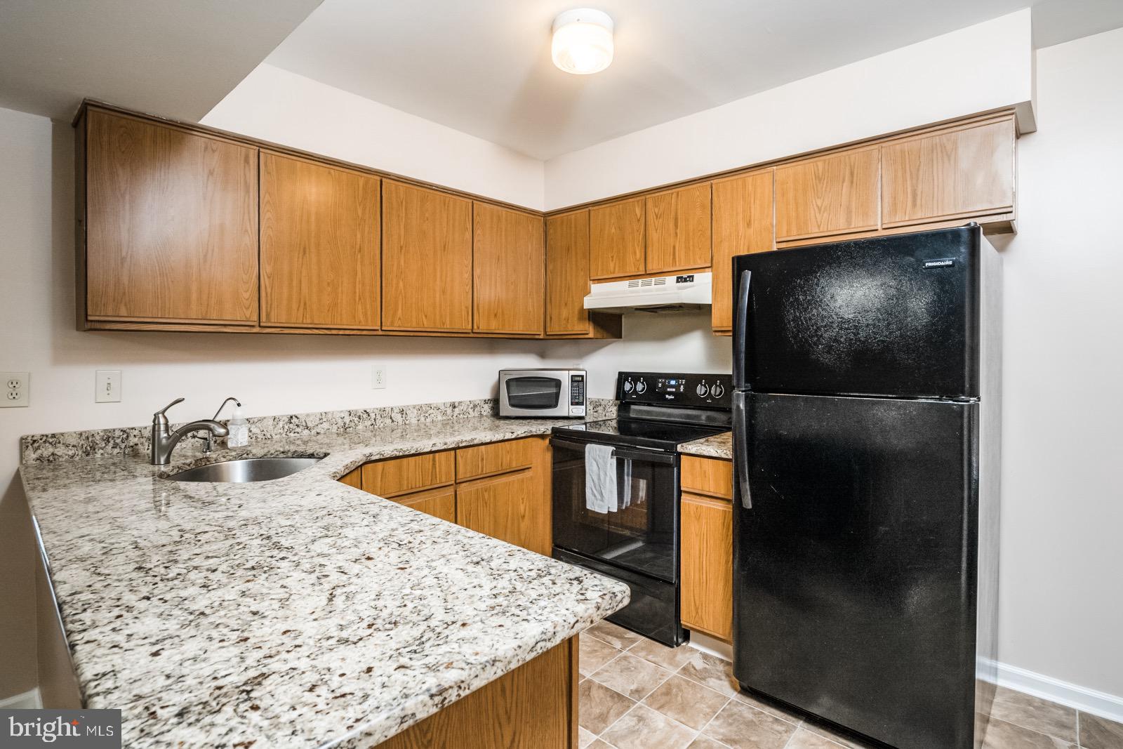 6 O Rourke Court Newark, DE 19702 - Photo 5 of 24 Granite counters, new appliances