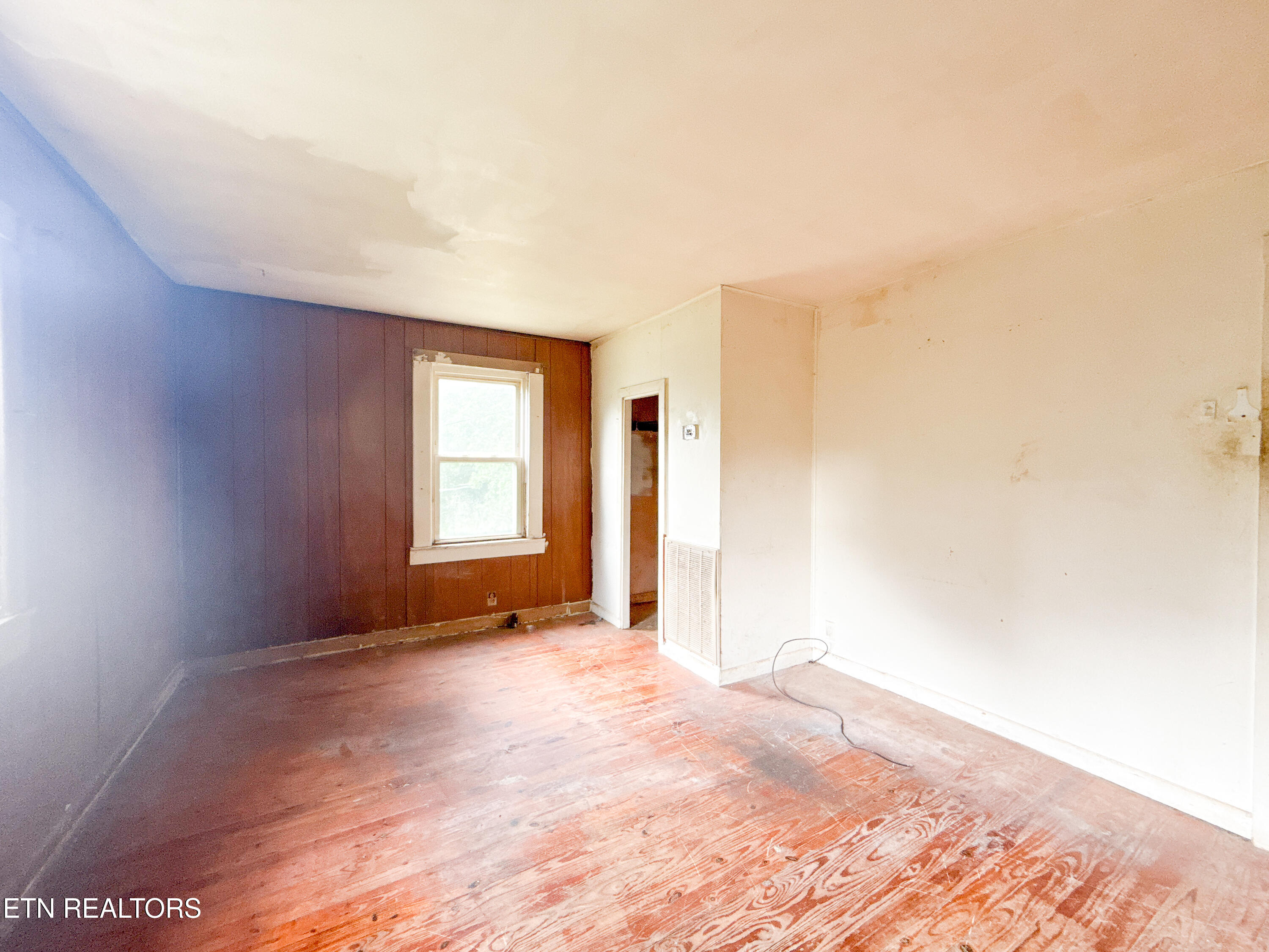 2518 Roseberry Road Mascot, TN 37806 - Photo 12 of 41 034-SMALL