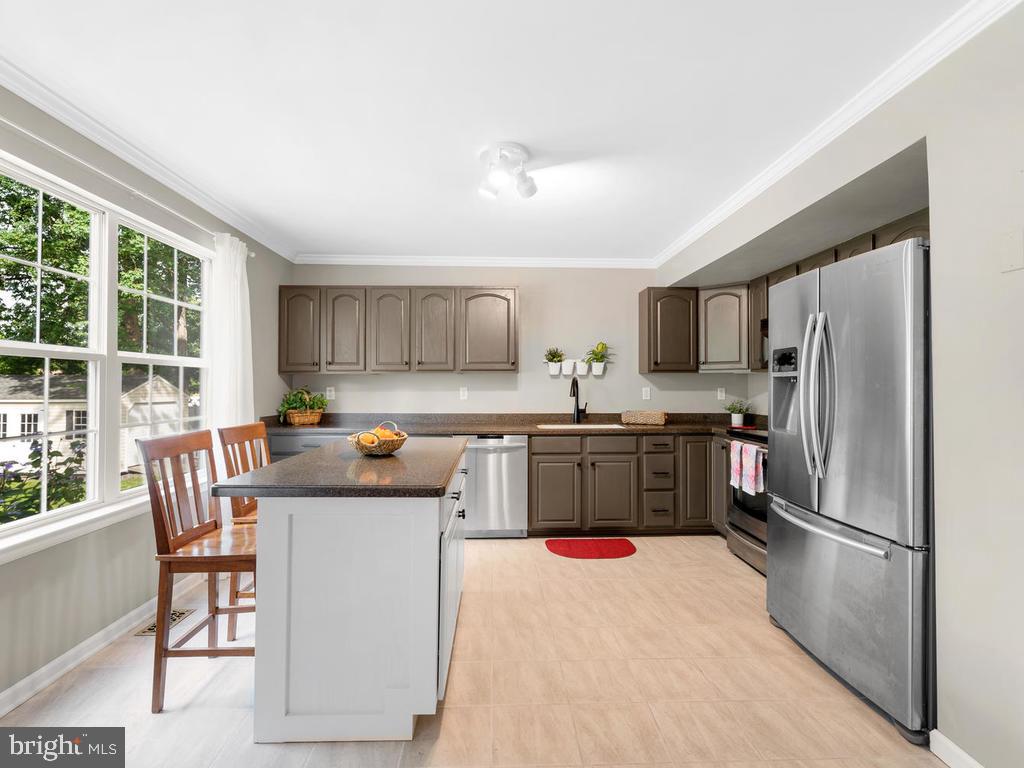 796 Danza Road Severn, MD 21144 - Photo 10 of 47 Eat-in Kitchen With Movable Island