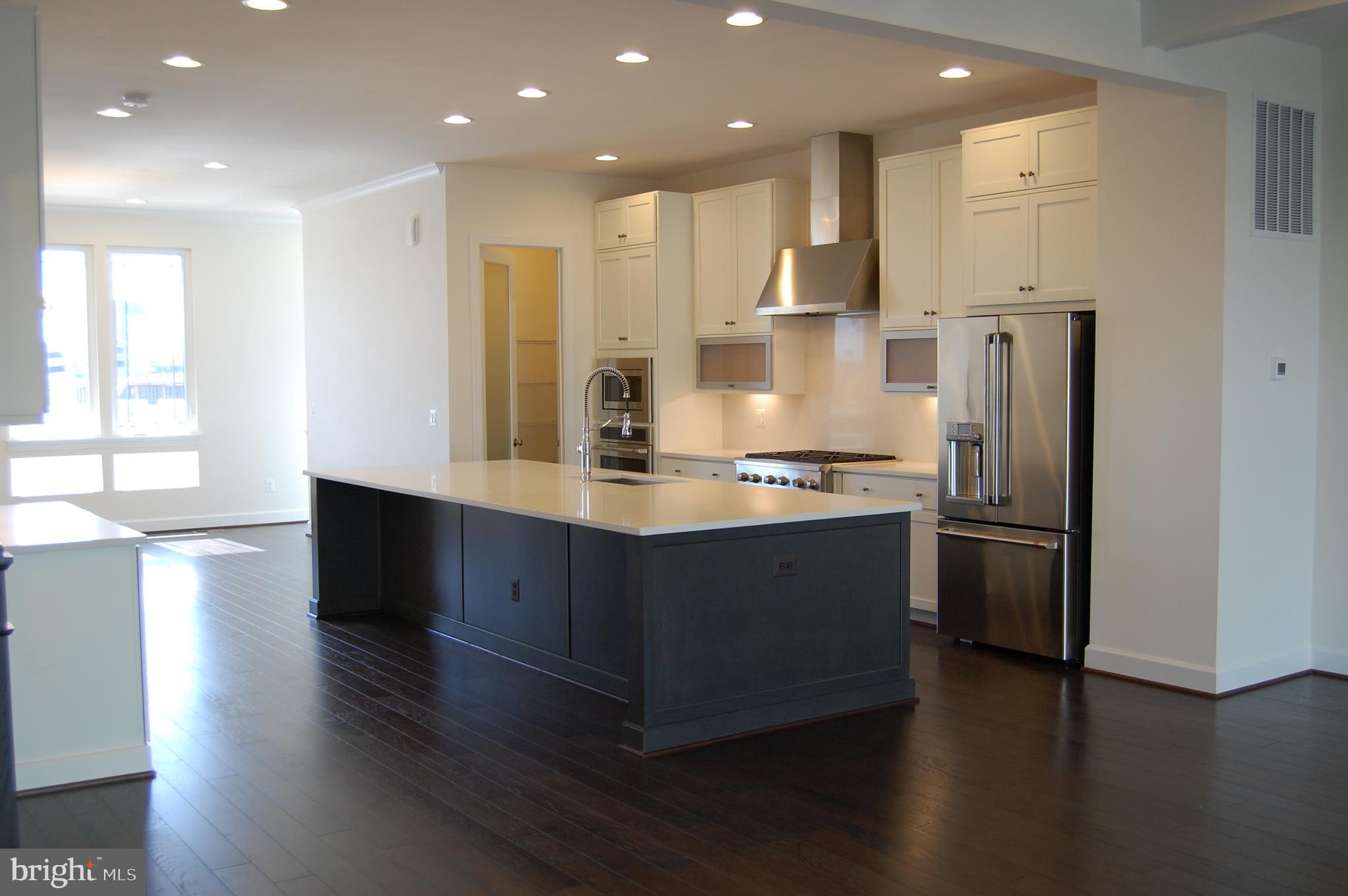 20265 Oak Bluff Drive Ashburn, VA 20147 - Photo 2 of 16