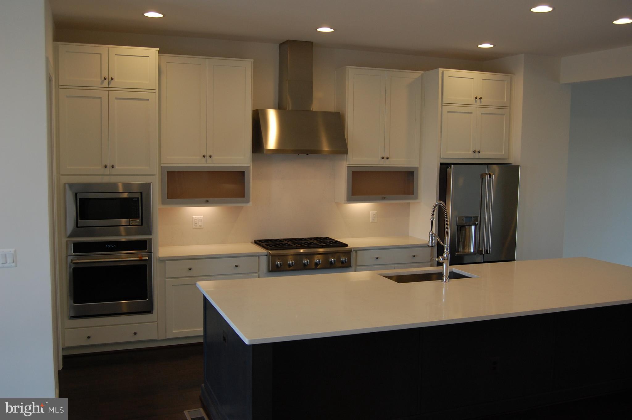 20265 Oak Bluff Drive Ashburn, VA 20147 - Photo 3 of 16