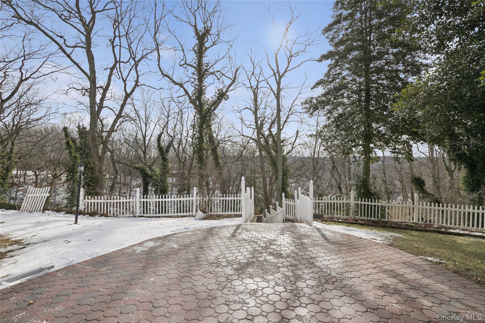 549 Woodbury Road Cold Spring Harbor, NY 11724 - Photo 11 of 49