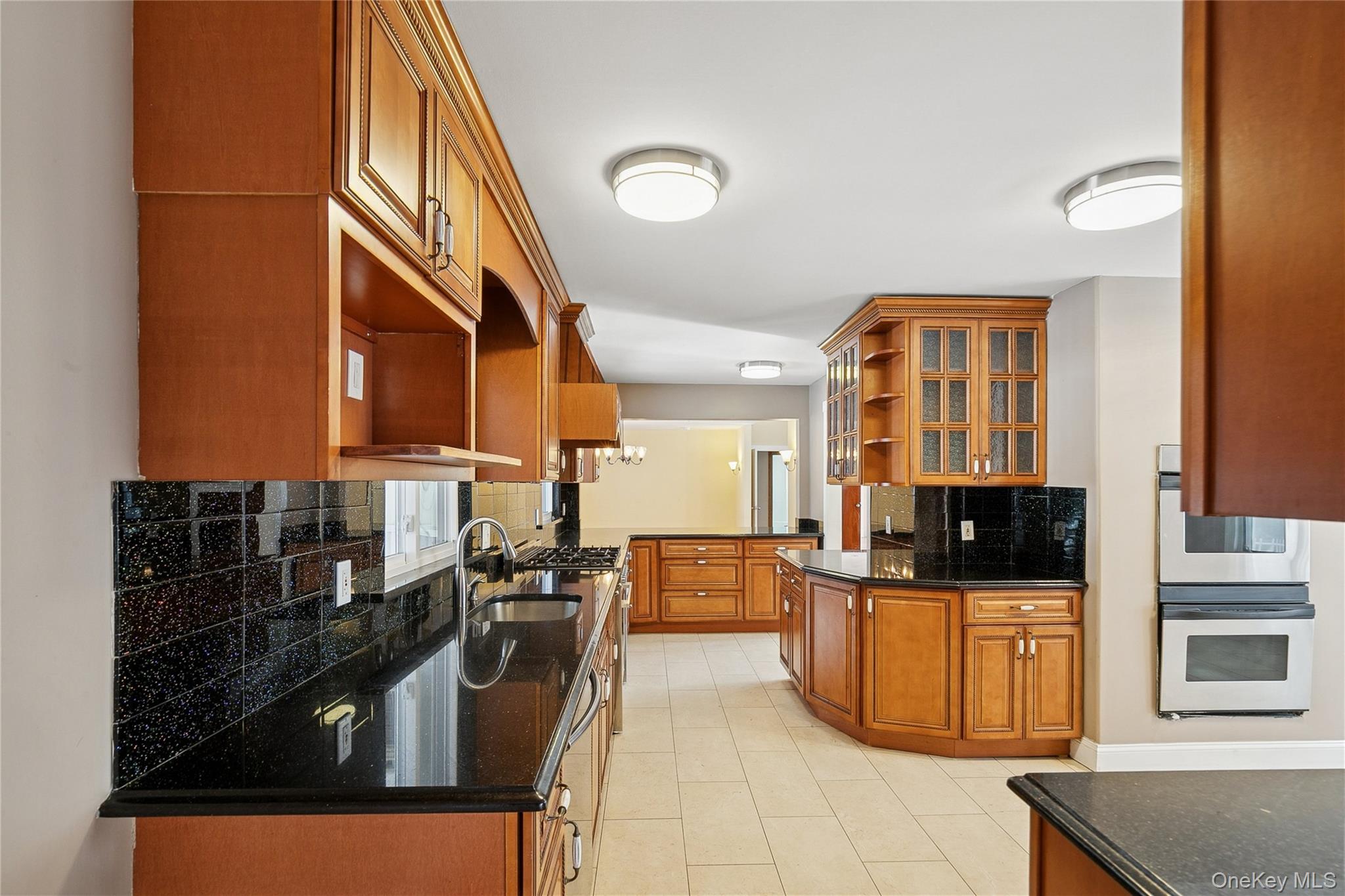 549 Woodbury Road Cold Spring Harbor, NY 11724 - Photo 17 of 49