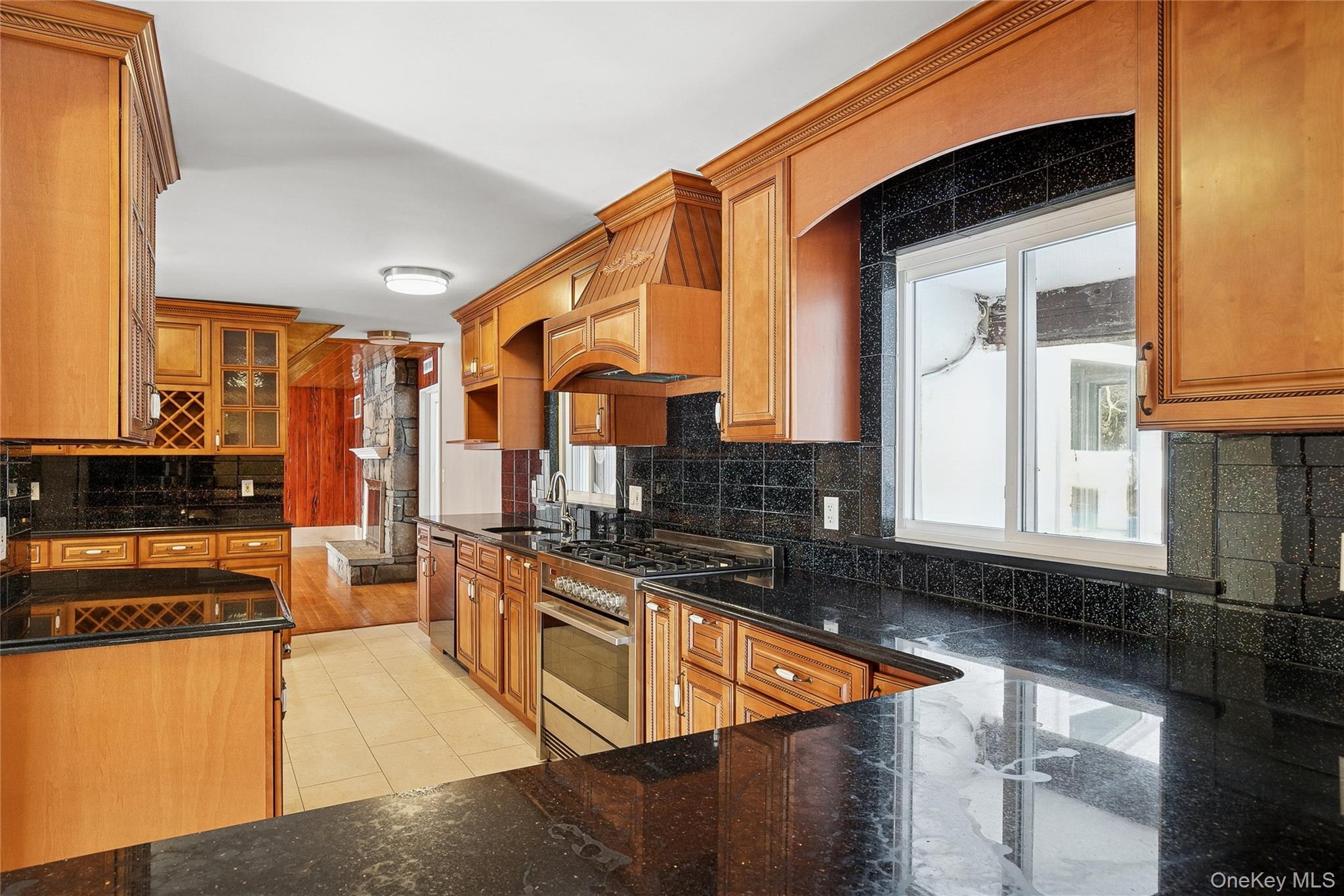 549 Woodbury Road Cold Spring Harbor, NY 11724 - Photo 18 of 47