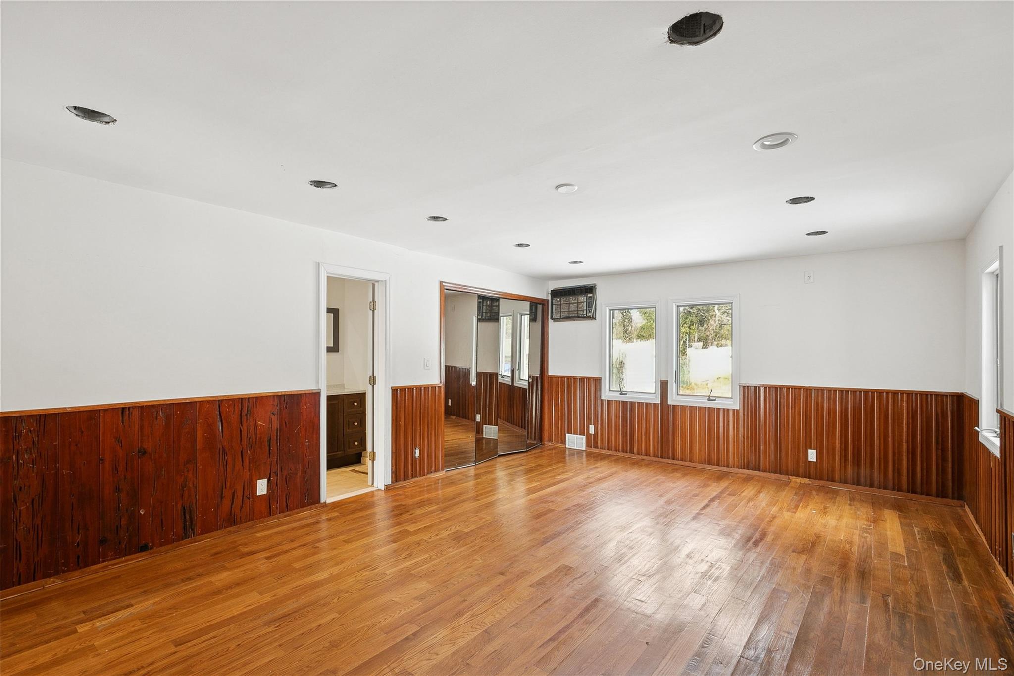 549 Woodbury Road Cold Spring Harbor, NY 11724 - Photo 20 of 47