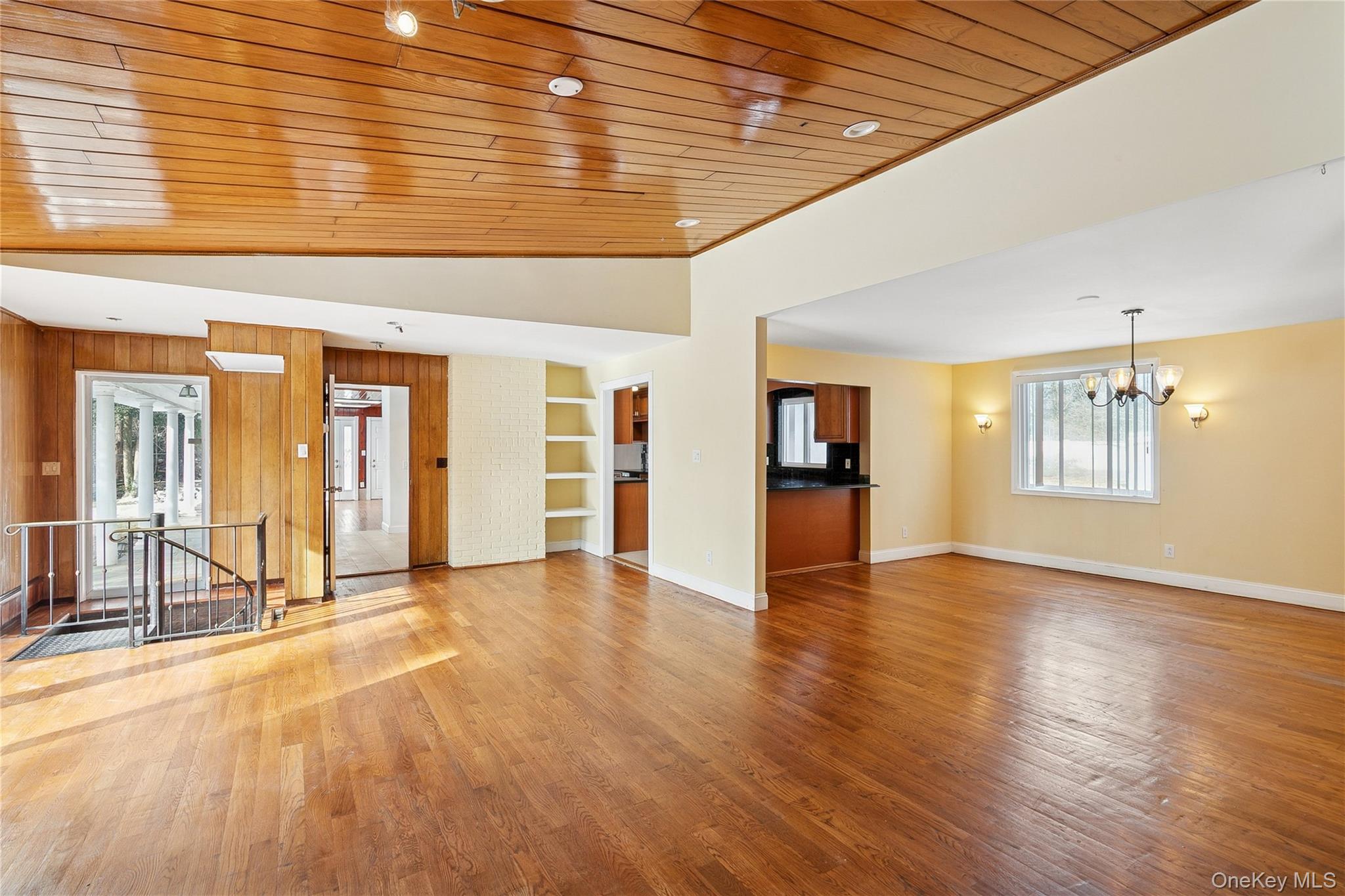 549 Woodbury Road Cold Spring Harbor, NY 11724 - Photo 24 of 47