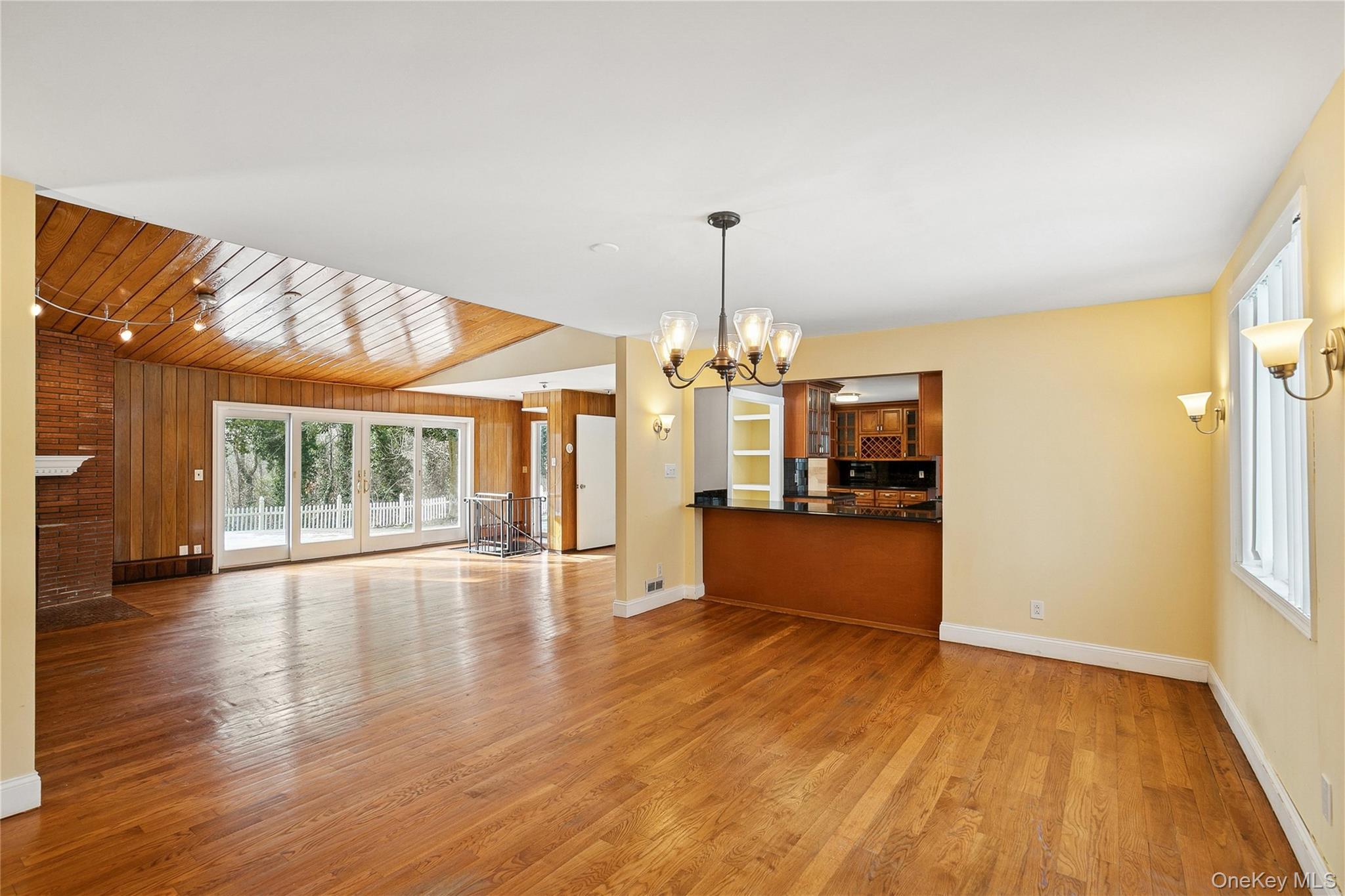 549 Woodbury Road Cold Spring Harbor, NY 11724 - Photo 26 of 49
