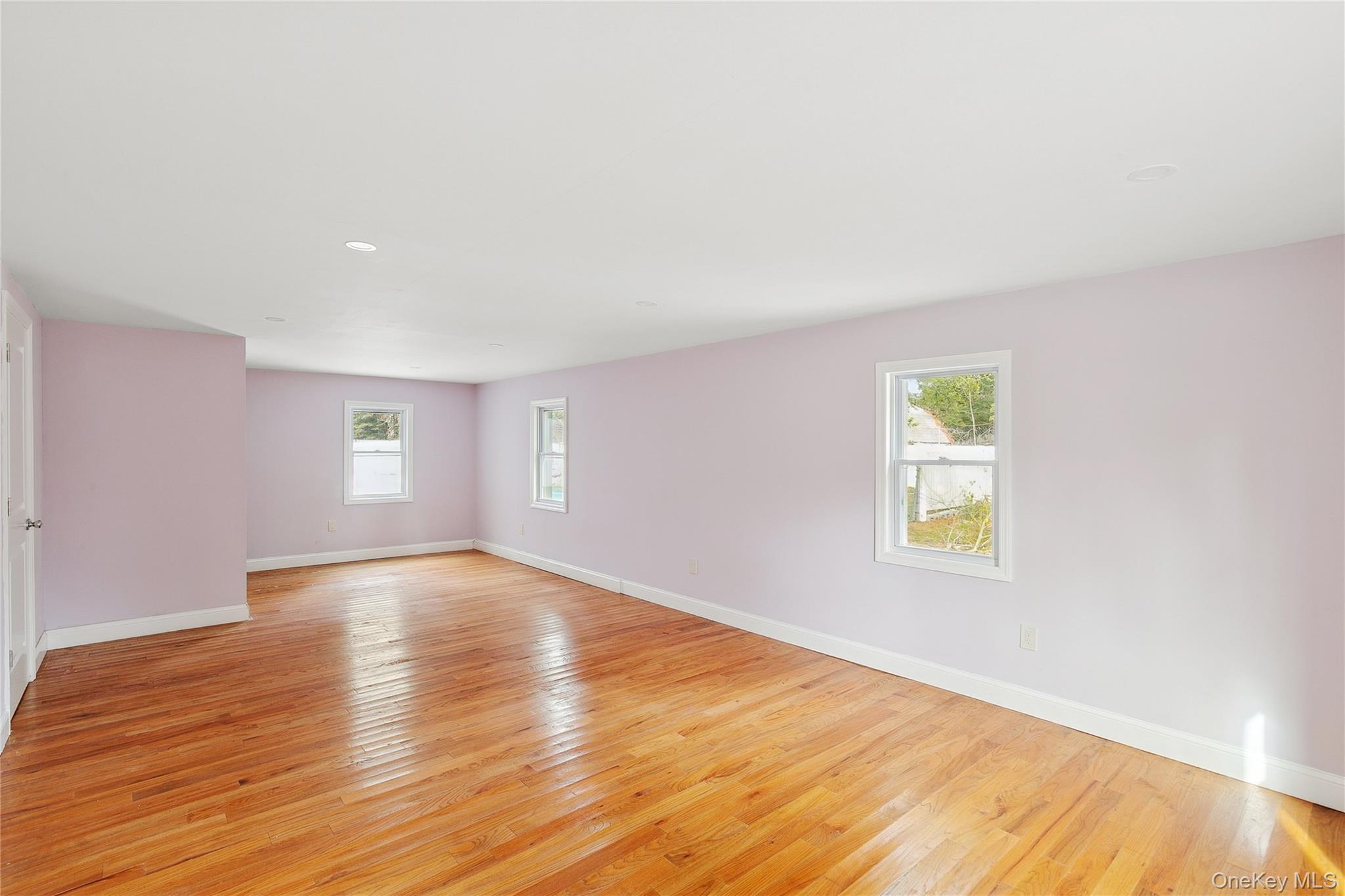 549 Woodbury Road Cold Spring Harbor, NY 11724 - Photo 31 of 47