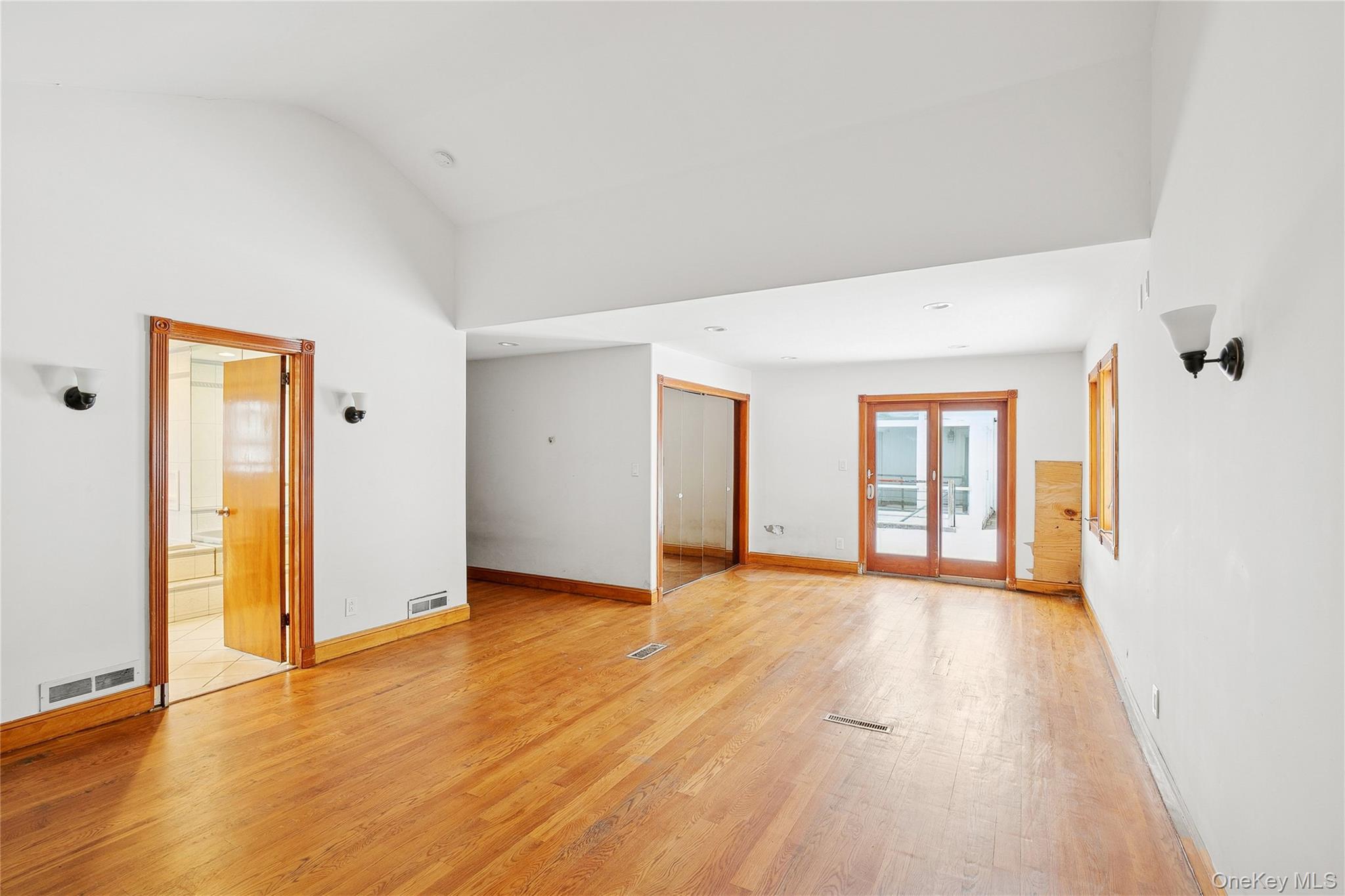 549 Woodbury Road Cold Spring Harbor, NY 11724 - Photo 32 of 49