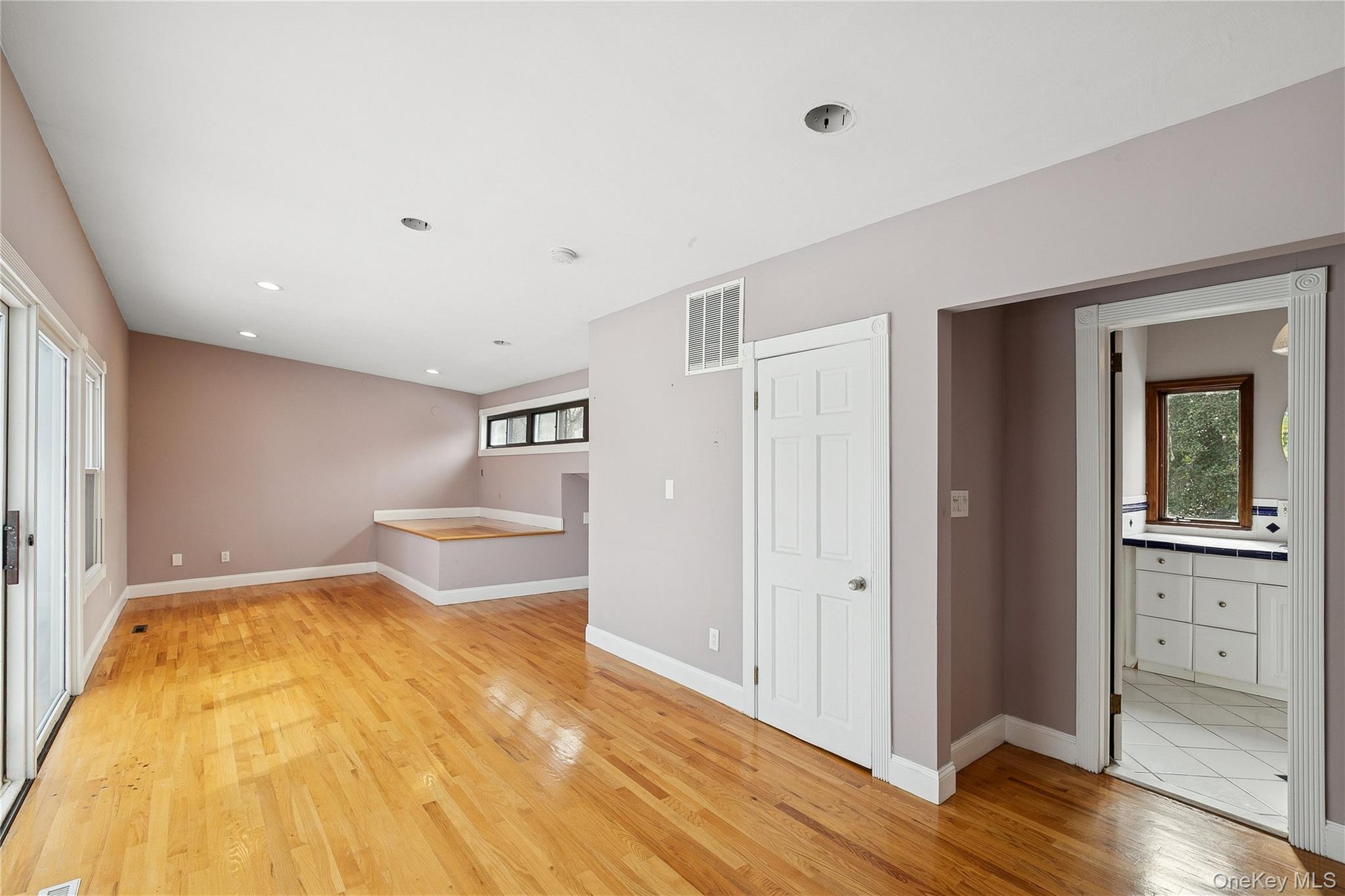 549 Woodbury Road Cold Spring Harbor, NY 11724 - Photo 35 of 47