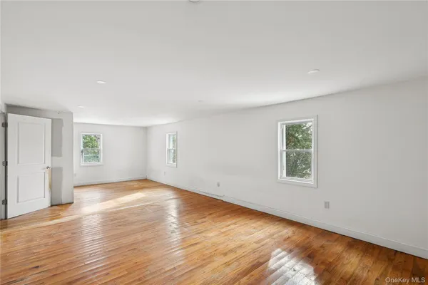 $1,299,000 | 549 Woodbury Road, Cold Spring Harbor, NY 11724