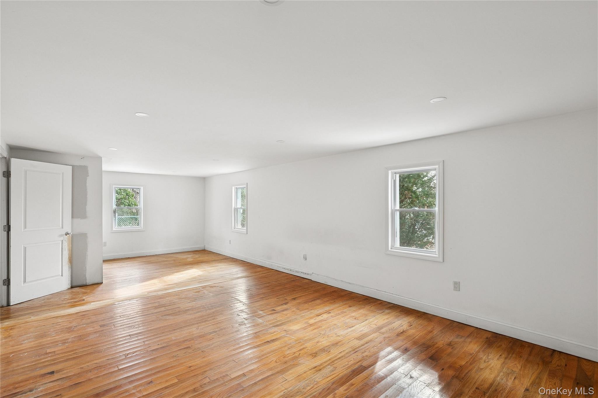 549 Woodbury Road Cold Spring Harbor, NY 11724 - Photo 35 of 49