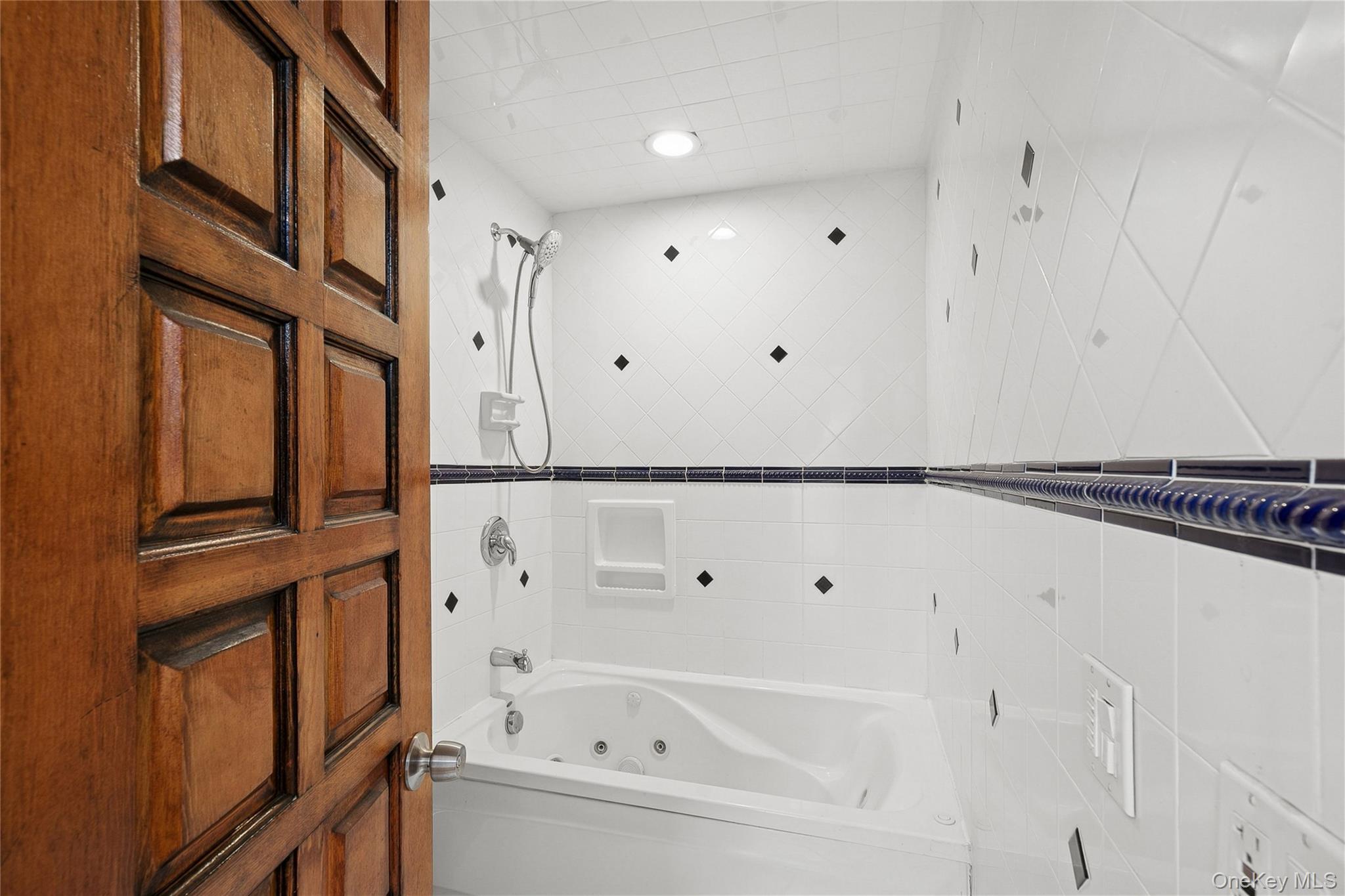 549 Woodbury Road Cold Spring Harbor, NY 11724 - Photo 40 of 47