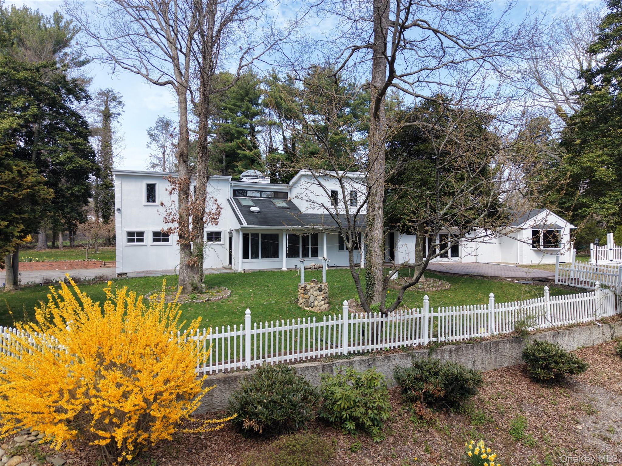 549 Woodbury Road Cold Spring Harbor, NY 11724 - Photo 4 of 49 Front Aerial View