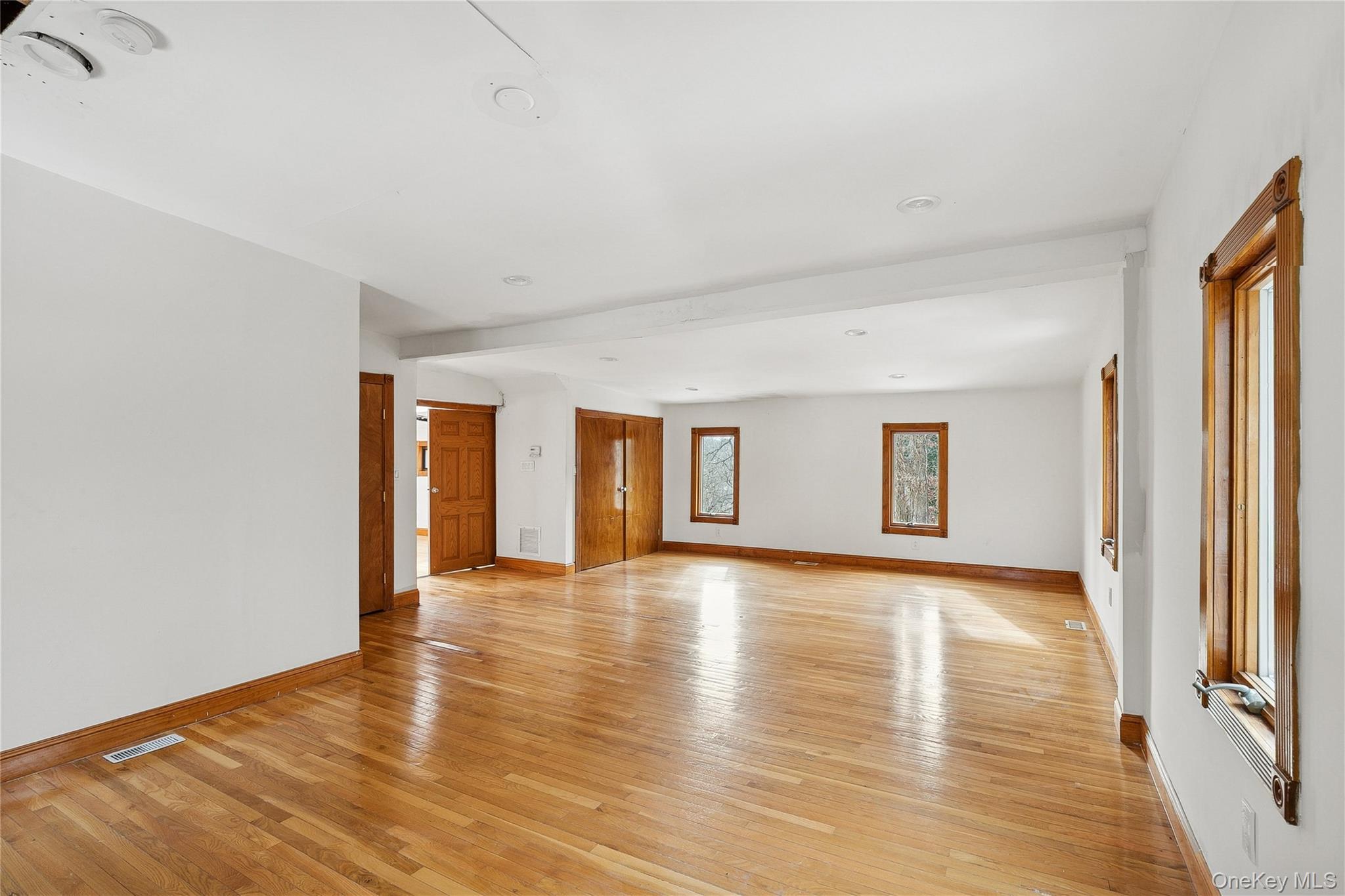 549 Woodbury Road Cold Spring Harbor, NY 11724 - Photo 46 of 49