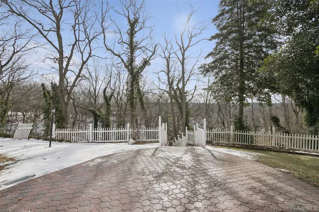 $1,399,000 | 549 Woodbury Road, Cold Spring Harbor, NY 11724