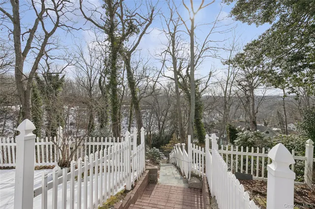 $1,399,000 | 549 Woodbury Road, Cold Spring Harbor, NY 11724