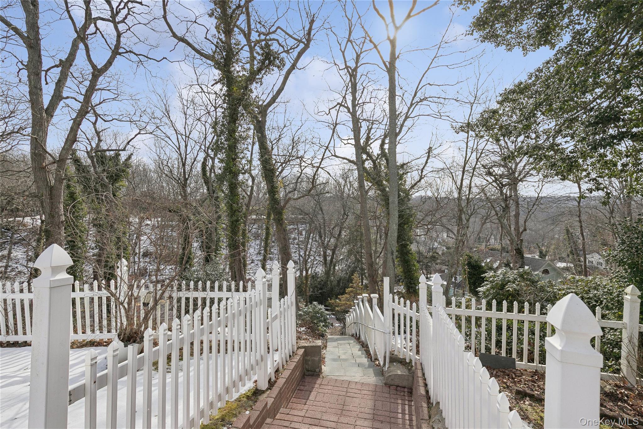 549 Woodbury Road Cold Spring Harbor, NY 11724 - Photo 8 of 47