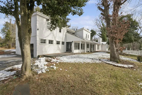 $1,299,000 | 549 Woodbury Road, Cold Spring Harbor, NY 11724