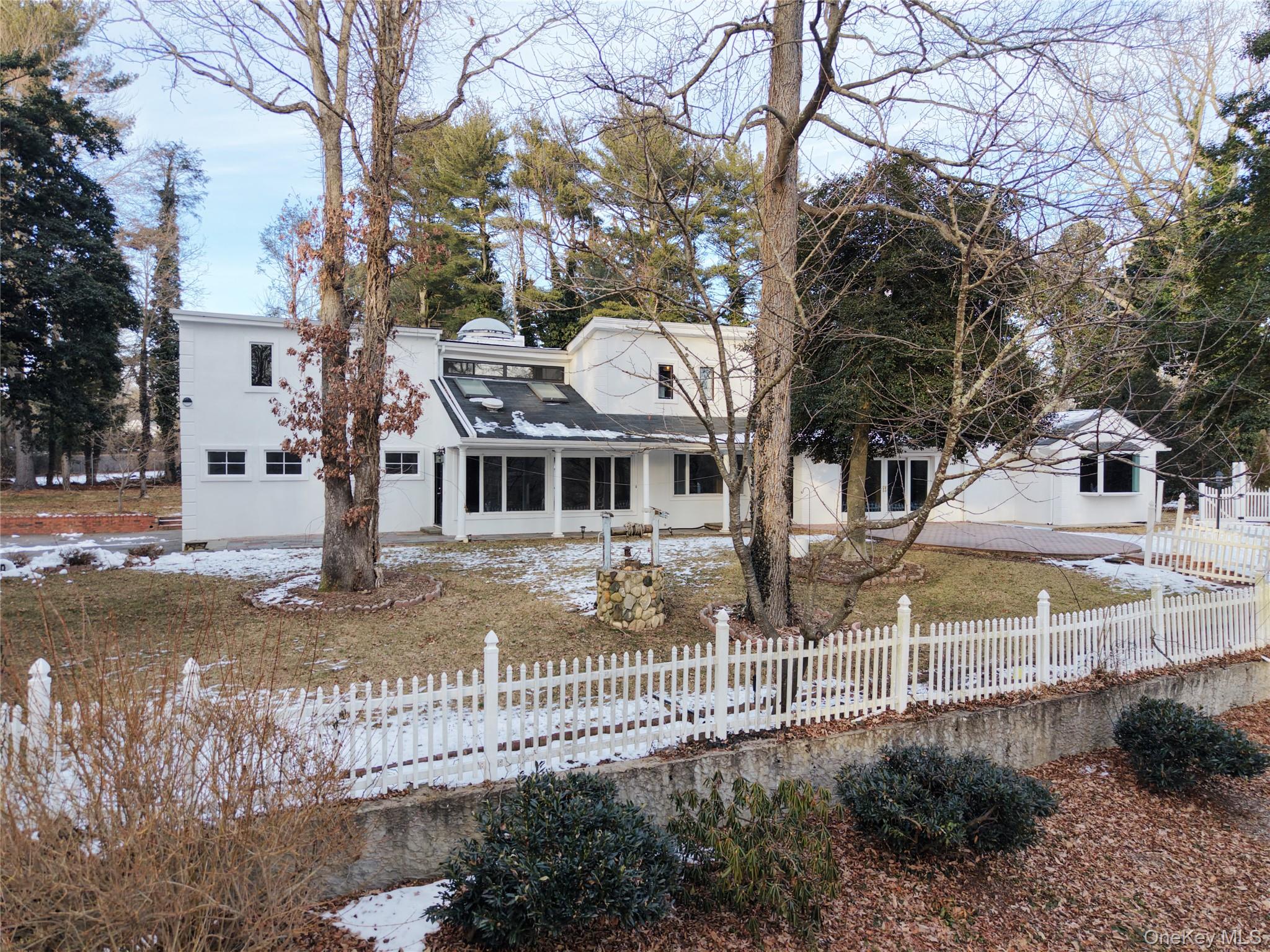 549 Woodbury Road Cold Spring Harbor, NY 11724 - Photo 10 of 47