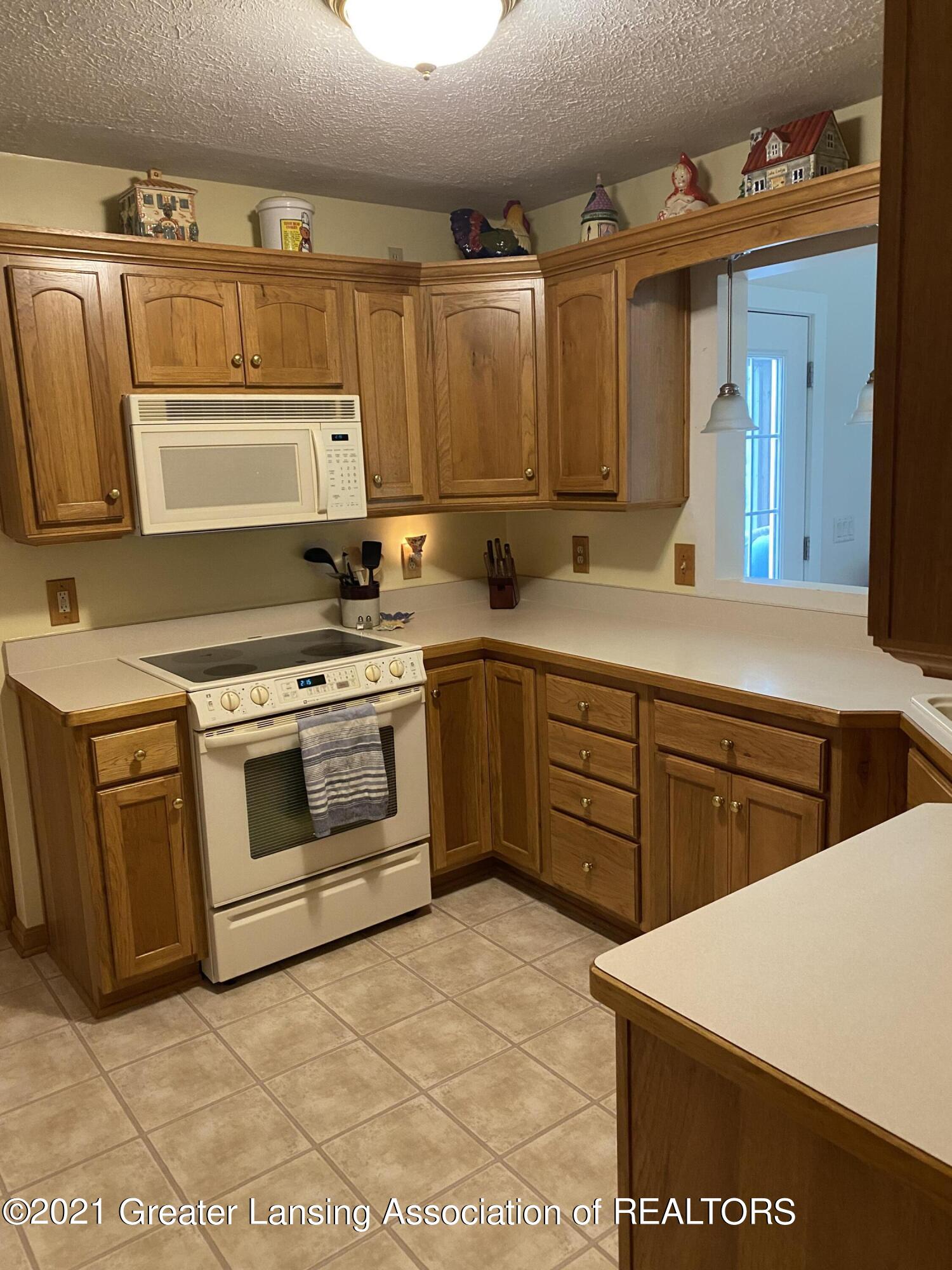 1671 South College Road Mason, MI 48854 - Photo 5 of 25 IMG_2977