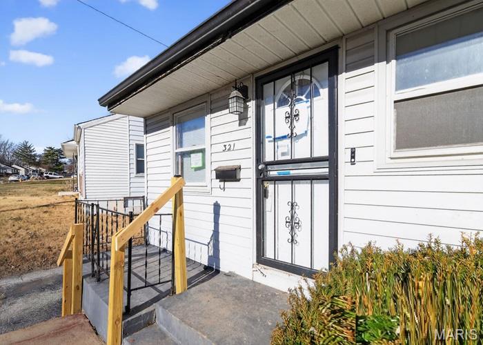 321 Caithness Road St. Louis, MO 63137 - Photo 2 of 22