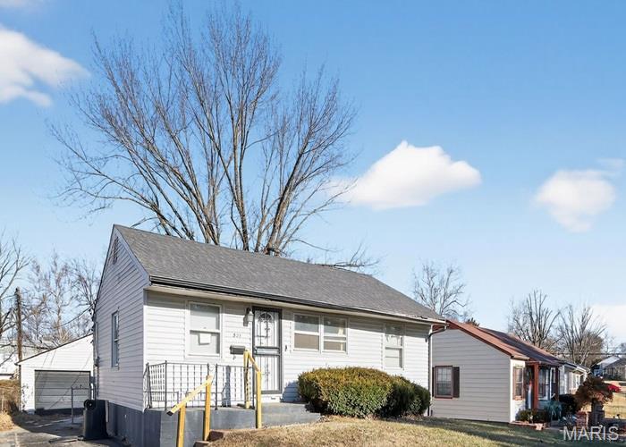 321 Caithness Road St. Louis, MO 63137 - Photo 4 of 22