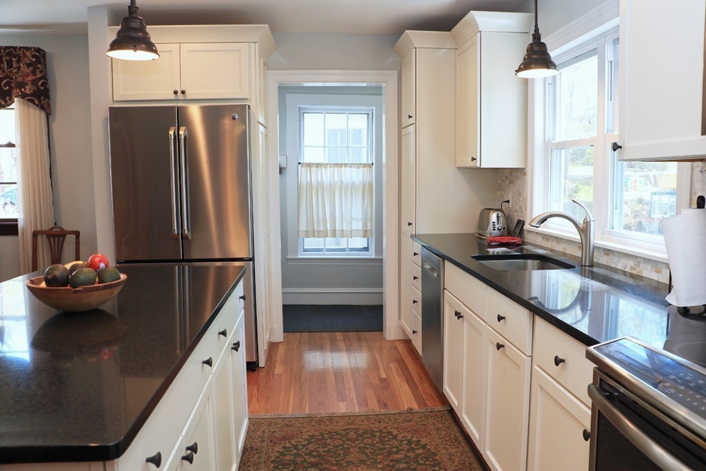 19 Holman Road Newton, MA 02466 - Photo 4 of 17 Gallery Image 4