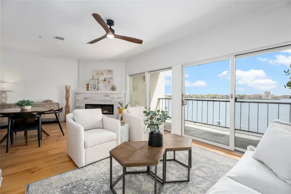 $330,000 | 401 Lakeside Lane, Unit 213, Houston, TX 77058