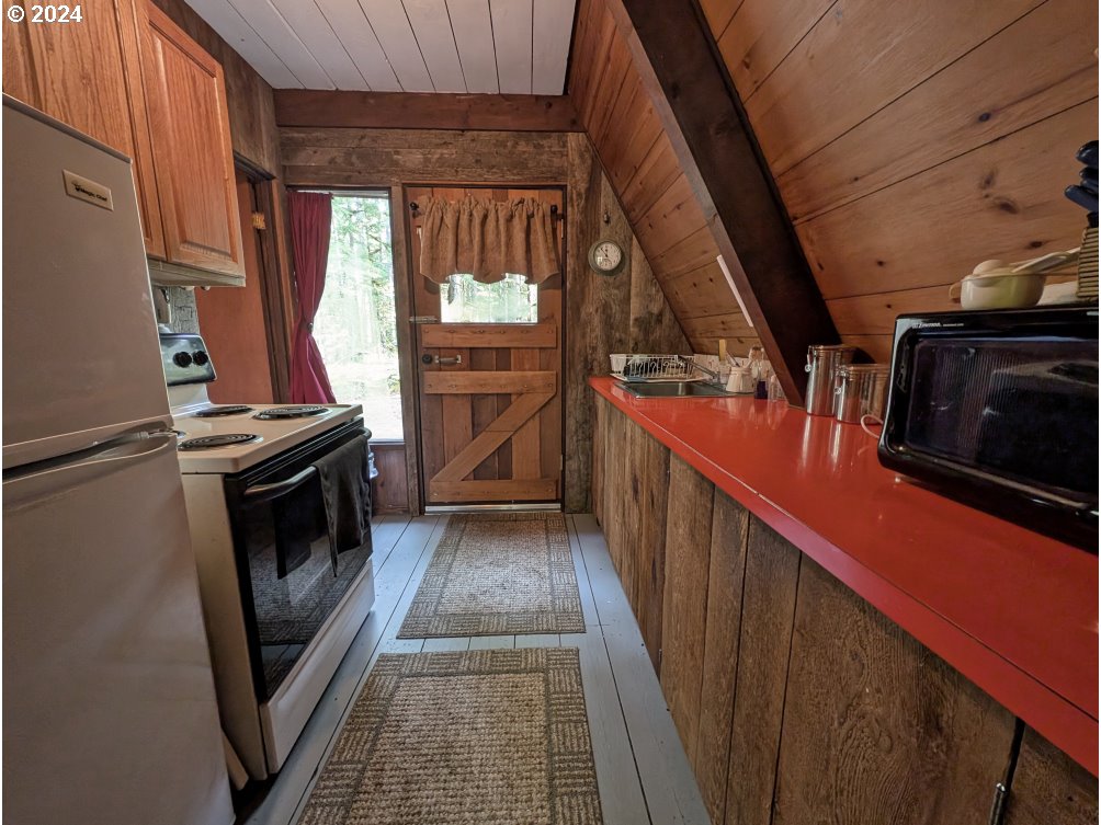 75175 East E Road Rhododendron, OR 97049 - Photo 17 of 32 Gallery Image 17