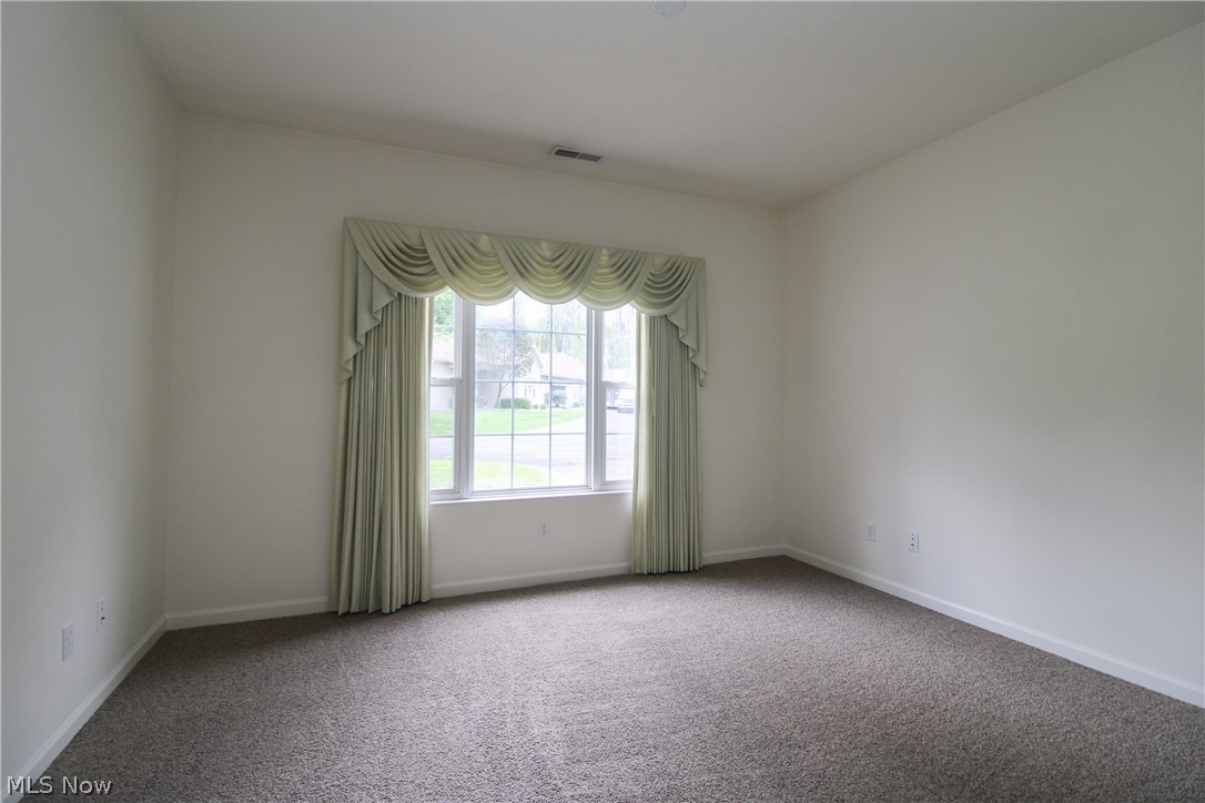 5645 Clingan Road, Unit 7B Struthers, OH 44471 - Photo 21 of 37 Bed 2 with private bath
