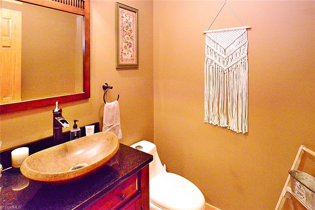 405 Matthews Road Pilot Mountain, NC 27041 - Photo 11 of 32 Gallery Image 11
