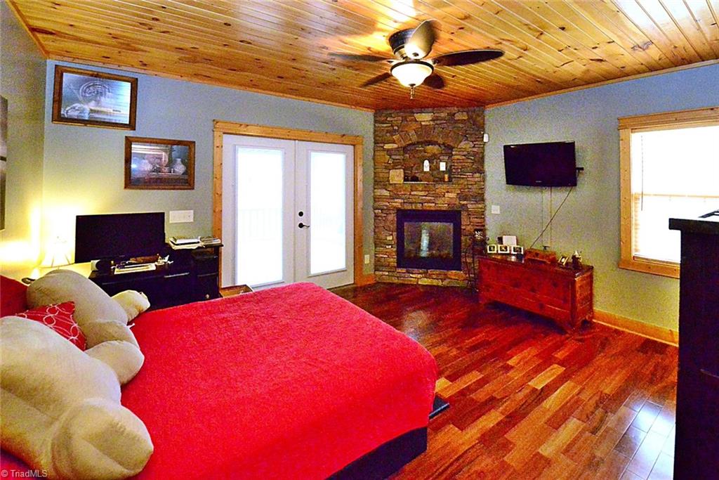 405 Matthews Road Pilot Mountain, NC 27041 - Photo 13 of 32 Gallery Image 13