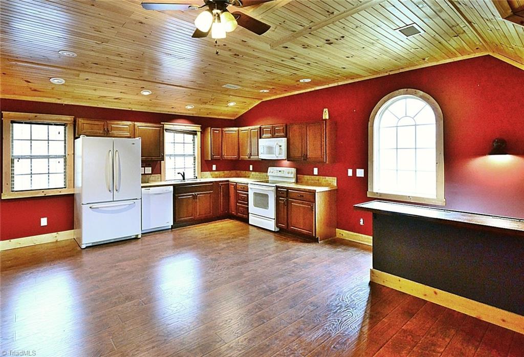 405 Matthews Road Pilot Mountain, NC 27041 - Photo 25 of 32 Gallery Image 25
