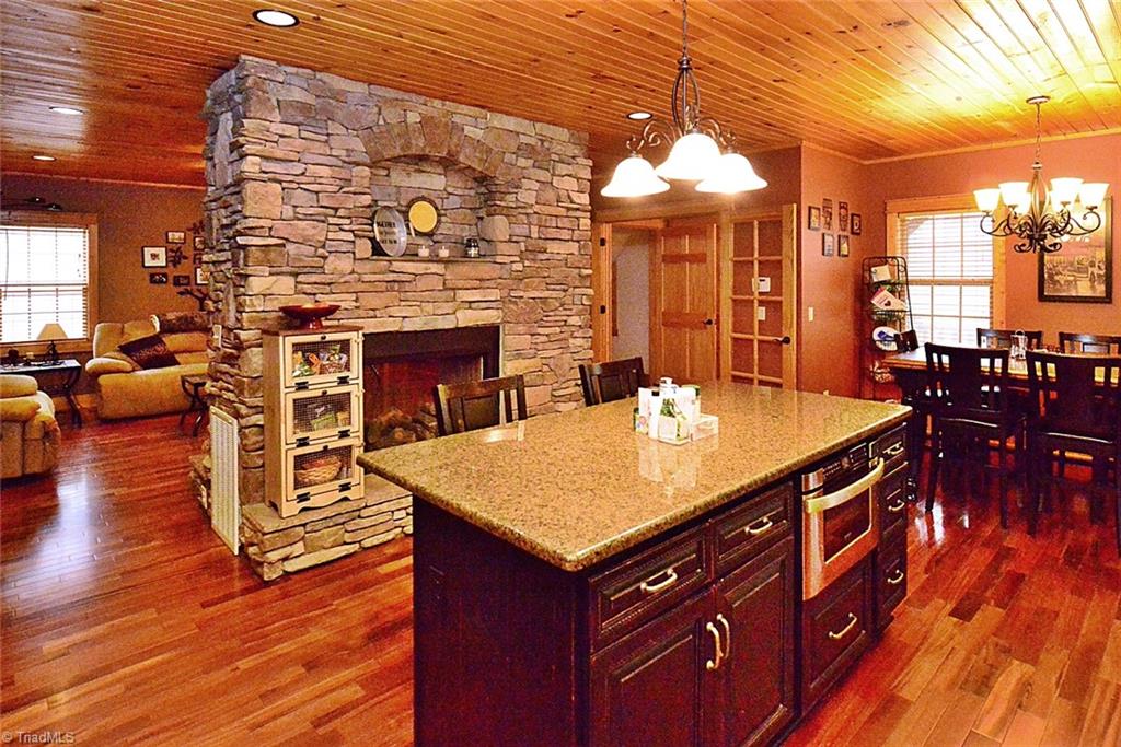 405 Matthews Road Pilot Mountain, NC 27041 - Photo 8 of 32 Gallery Image 8