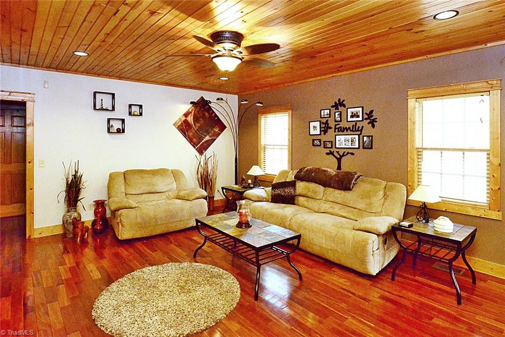 405 Matthews Road Pilot Mountain, NC 27041 - Photo 10 of 32 Gallery Image 10