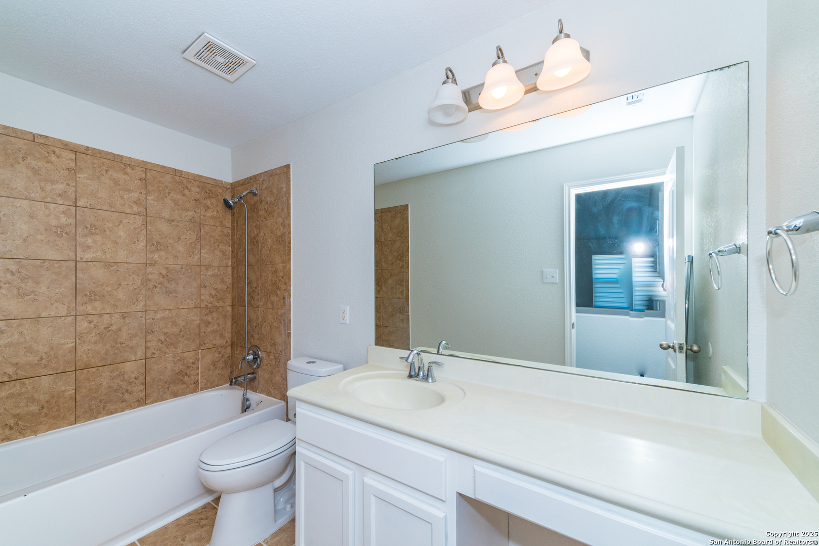 7735 Brisbane Bend Converse, TX 78109 - Photo 13 of 15 a bathroom with a sink a toilet and bathtub