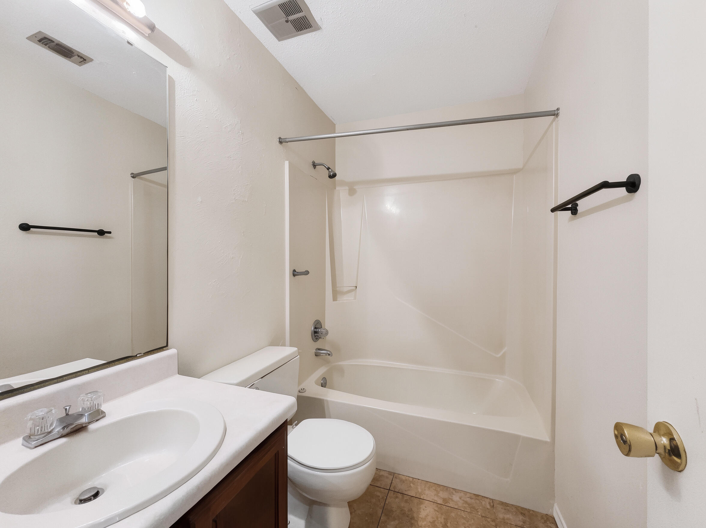 1825 Hunters Path Fort Walton Beach, FL 32547 - Photo 13 of 13 1825-Hunters-Path_interior-primary-bathr