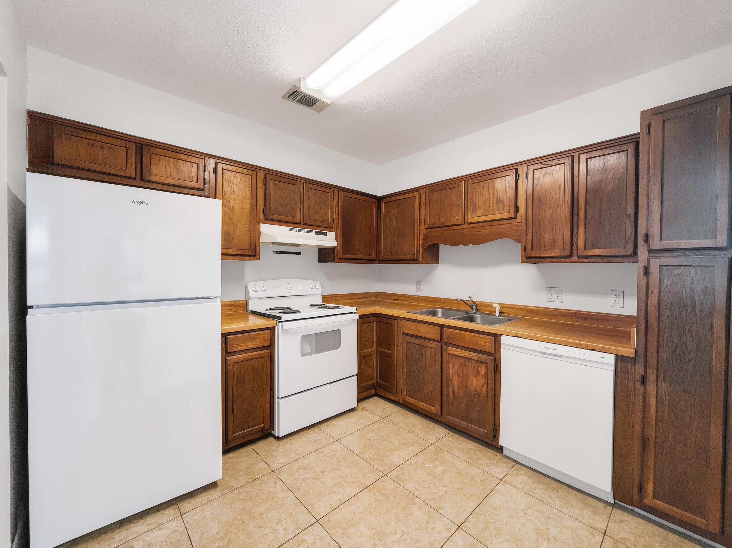 1825 Hunters Path Fort Walton Beach, FL 32547 - Photo 7 of 13 1825-Hunters-Path_interior-kitchen-2_8